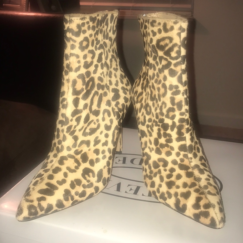 BRAND NEW STEVE MADDEN CHEETAH PRINT BOOTS